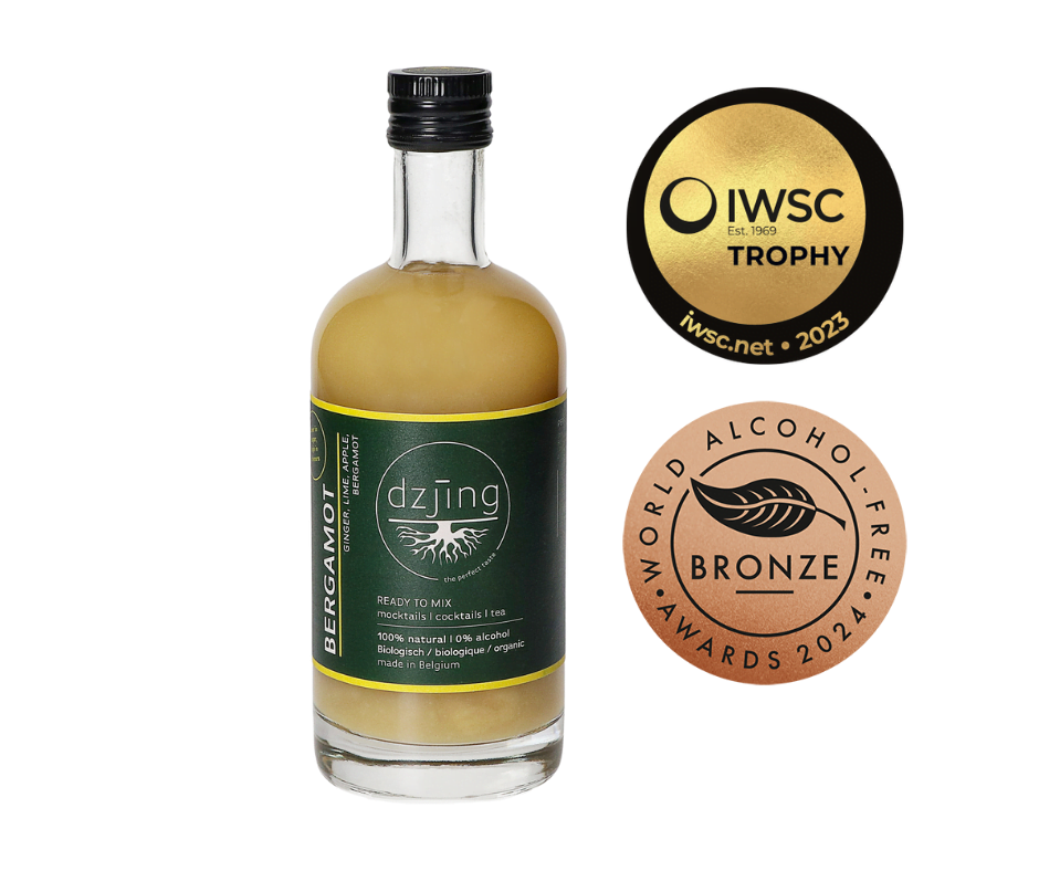 Een fles Dzjing Bergamot met een gouden medaille van de International Wine & Spirits Competition én de bronzen medaille van The World Alcohol-Free Awards