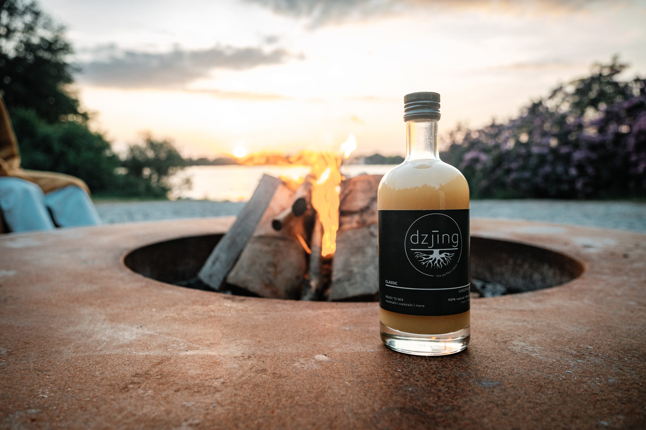 Dzjing Classic bij het haardvuur en ondergaande zon